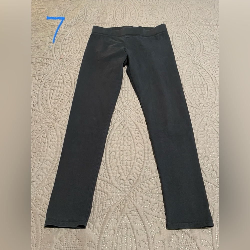 Women’s Aerie super soft black leggings. Size M